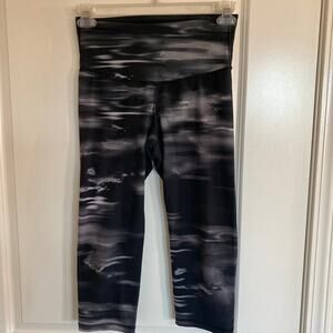 Old Navy Black and White Leggings Size 6-8 medium